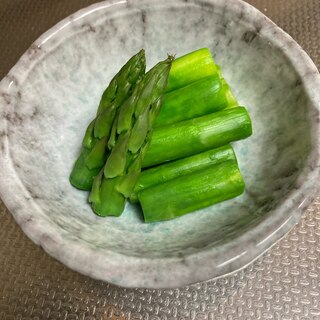 今が旬。ゆでアスパラ